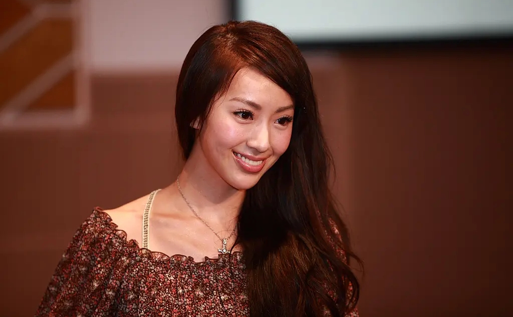 台湾第二名模,她是会撒娇的犀利人妻,也是3个孩子的性感辣妈