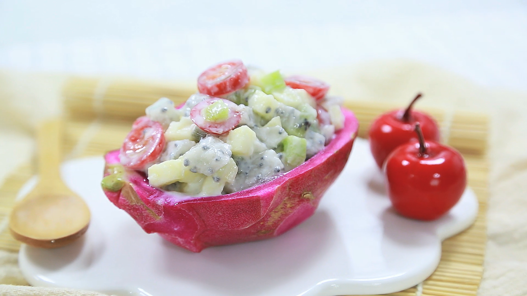 初哆咪:火龙果水果捞