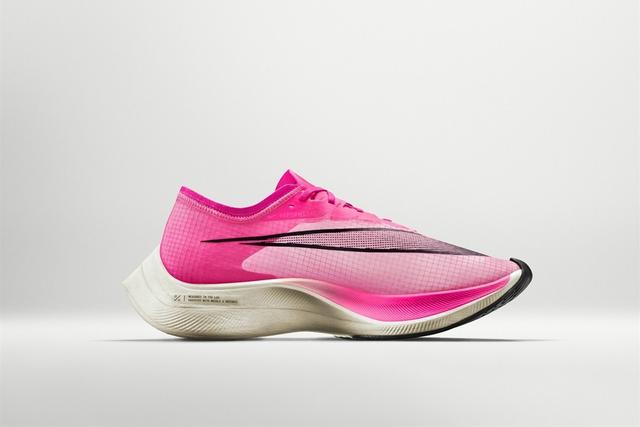 nike 發佈最新 pink blast 螢光粉色鞋款系列,男女皆適合