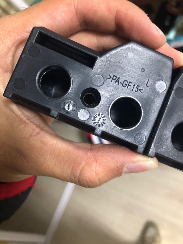 时牌换铁牌之前,没骑几次车,就洗过一次车,在洗车时安装拆卸边箱感觉