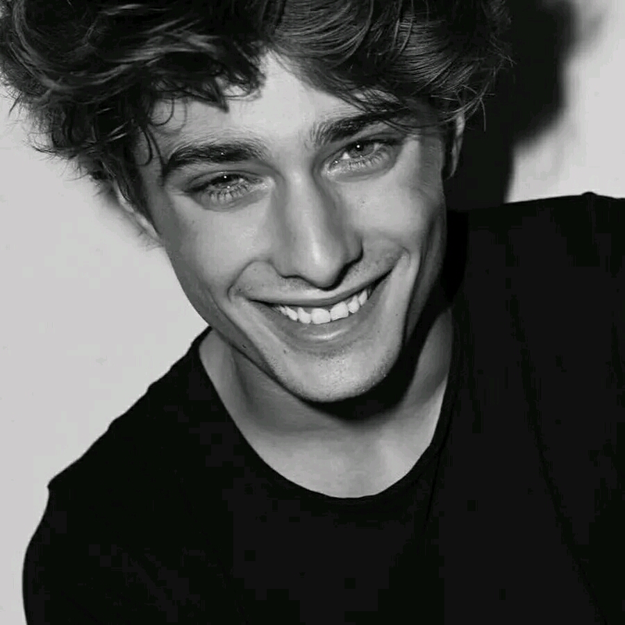 maxencedanetfauvel法版e神法兰西最适合演吸血鬼的男人