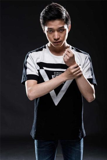 LPL编号0009爱*退役。LPL选手编号前10的都