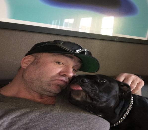 看到朋友圈里有人说比利王没有去世,特地去查