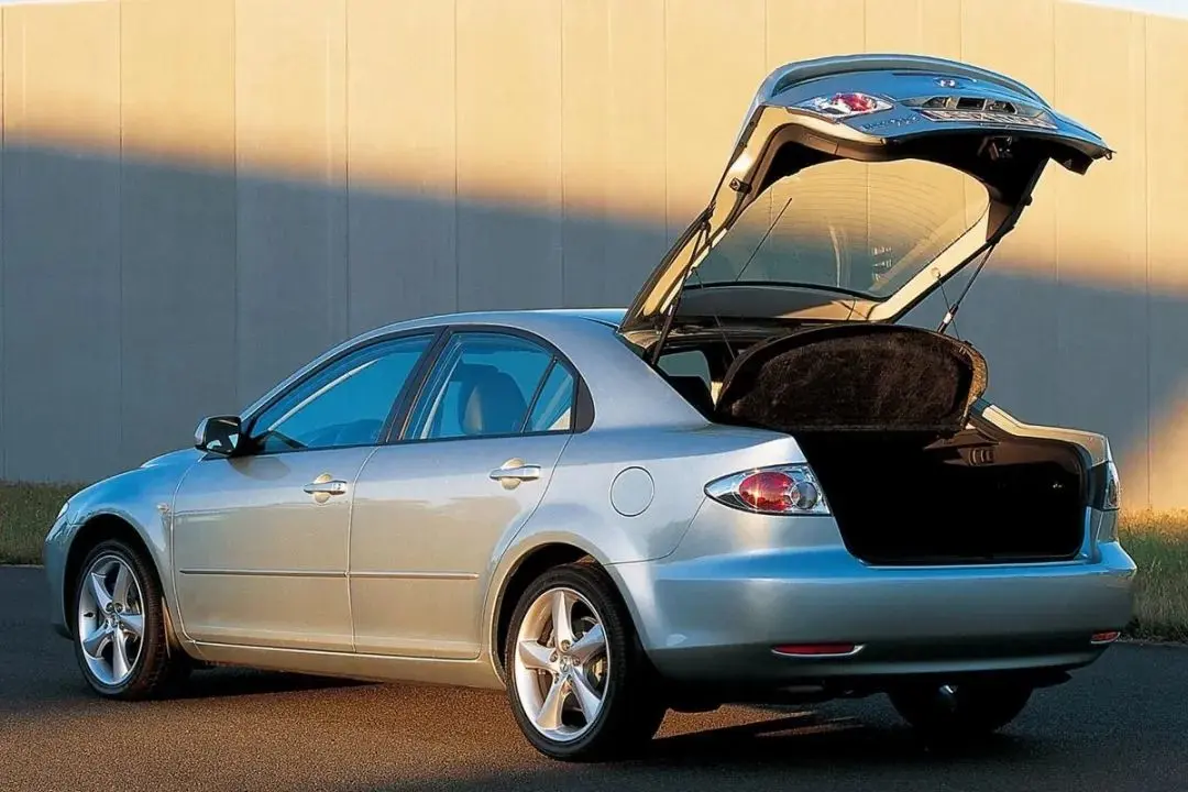 第三名：手动福克斯，马6轿跑 型