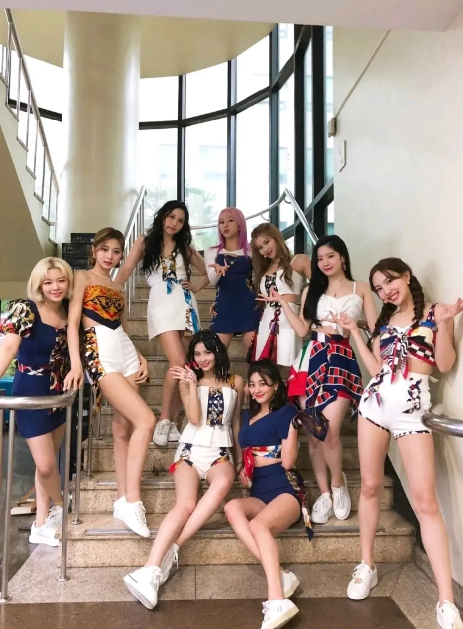 韩网速递 Twice 超越aespa和heize 赢得第一名 荣登四冠王 哔哩哔哩