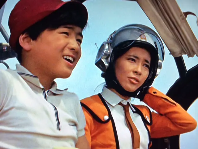 帅气又高冷的早田进温柔美丽的富士明子通信员富士明子射击专家岚大助