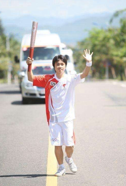 身披国旗手握金牌,而上一秒他们身上插着电针--探寻中国电竞魔幻史