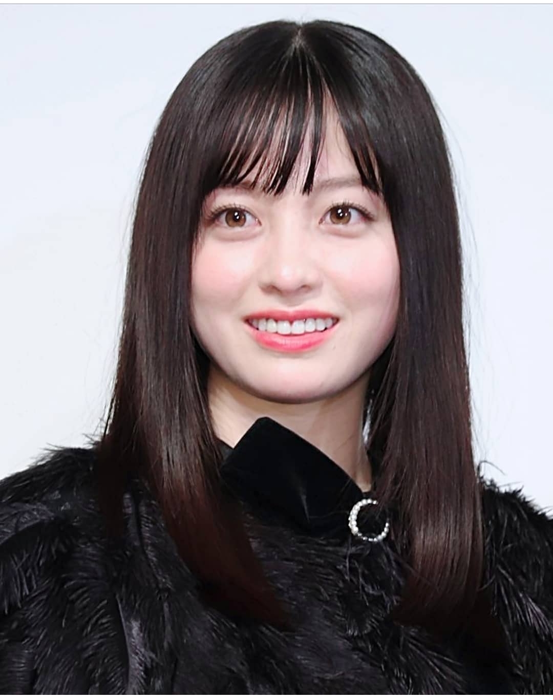 [桥本环奈]仪态越发端了呢