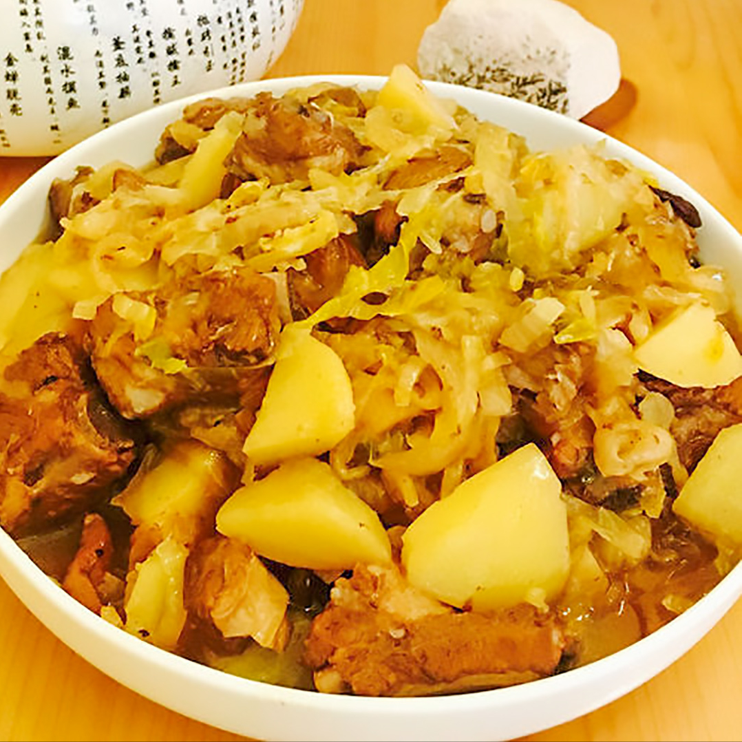 东北厨子教，最简单的调料，还原东北记忆里的味《酸菜骨头锅》 - 哔哩哔哩