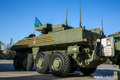 西班牙陆军接收40辆VCR 龙式8x8装甲车进行首次作战评估