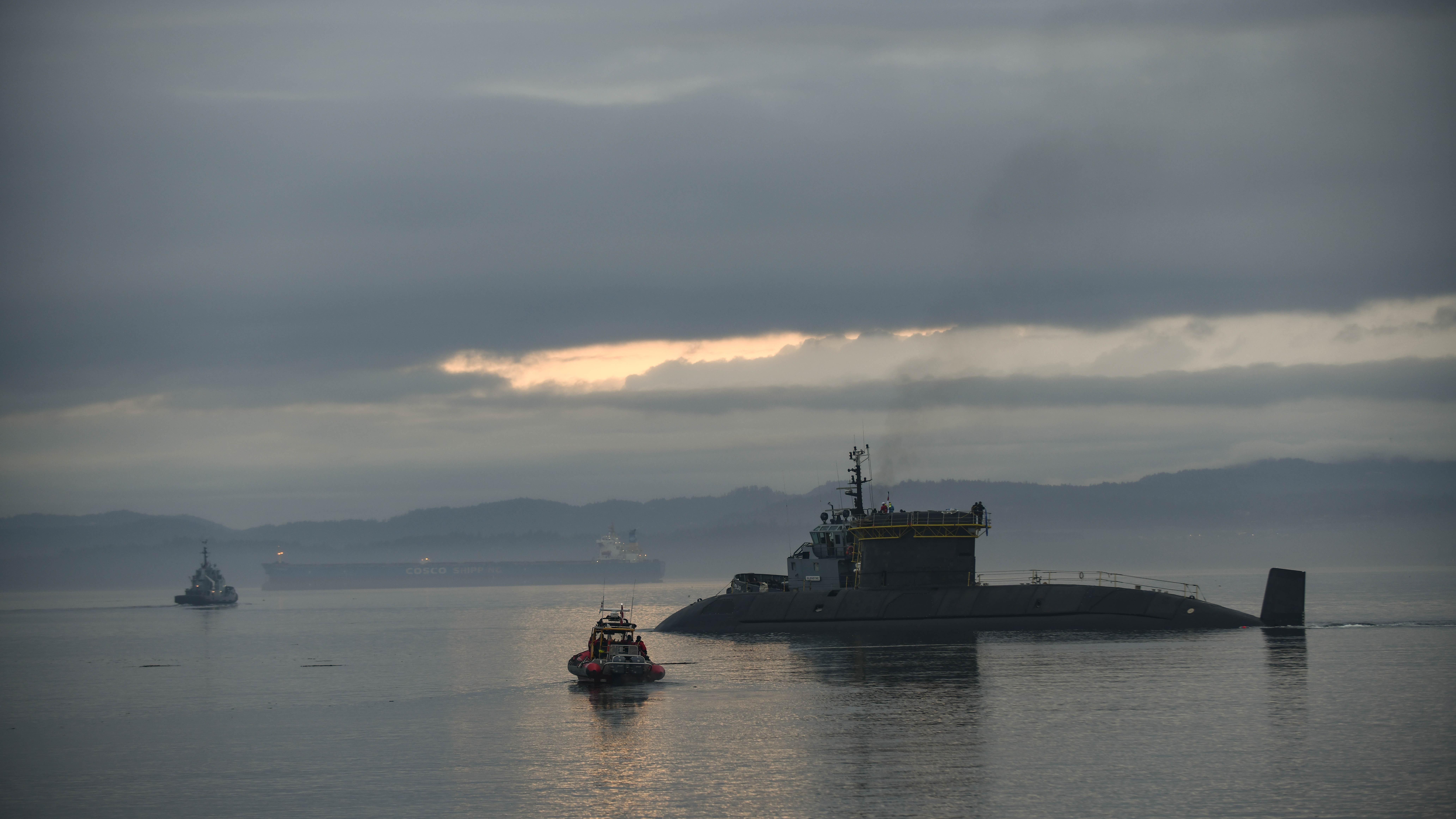 驅逐艦綾波號俄羅斯海軍弗拉基米爾·莫諾馬赫號核潛艇俄羅斯海軍伊凡