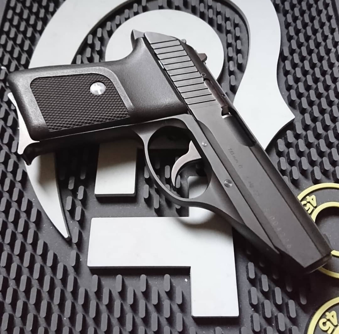 警察直呼内行sigp230手枪合集