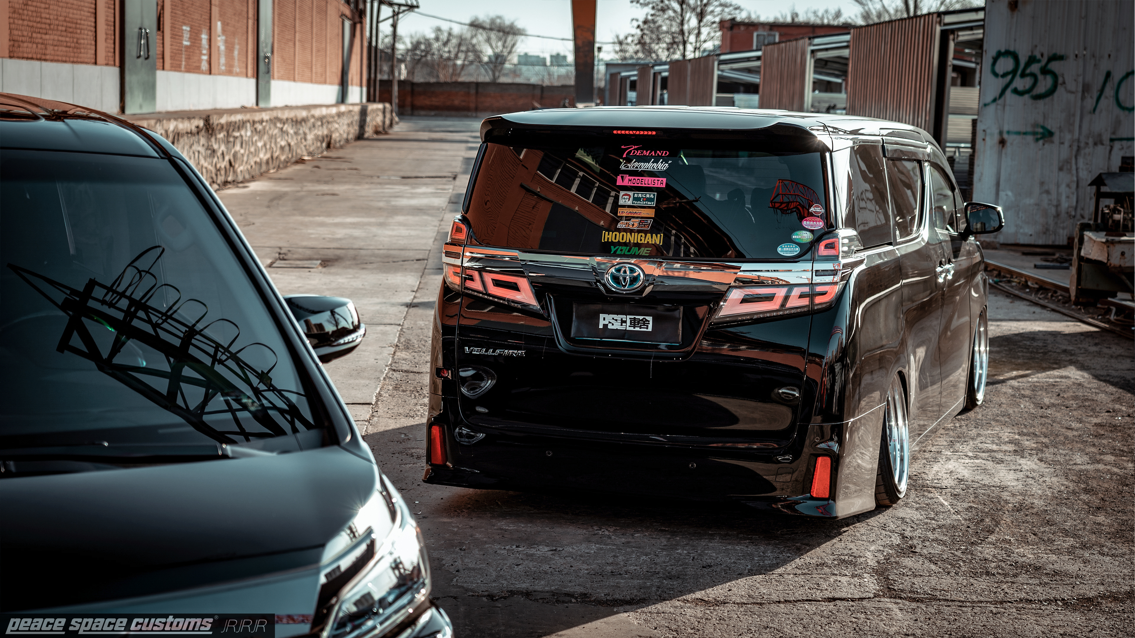 大发,哪个最先定义了面包车这一词汇;丰田皇冠撑起了vip改装的半边天