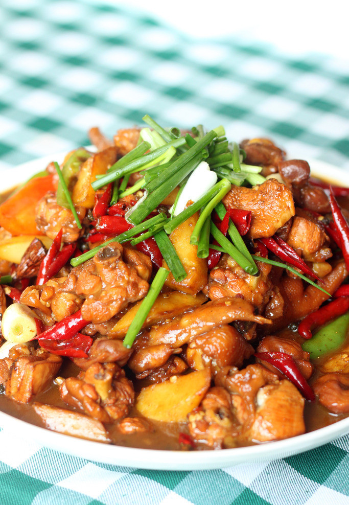 新疆美食沙湾大盘鸡的做法!