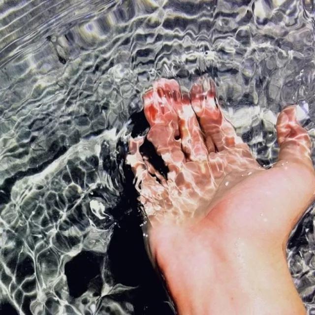 hi~哈咯宝宝们,绵酱今天特别特别想下水,也不是游泳,就是泡在水里