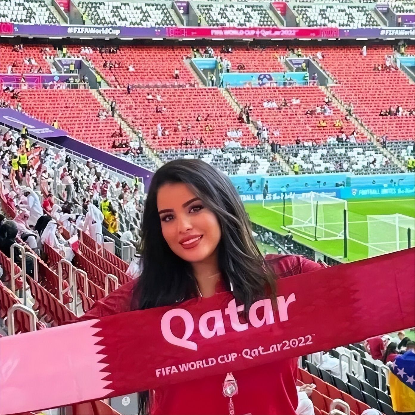 神仙颜值！这届卡塔尔世界杯观众席上的女球迷，你最喜欢哪一个？ 哔哩哔哩 