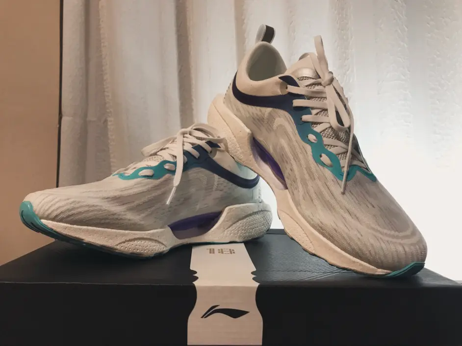 开箱李宁超轻18