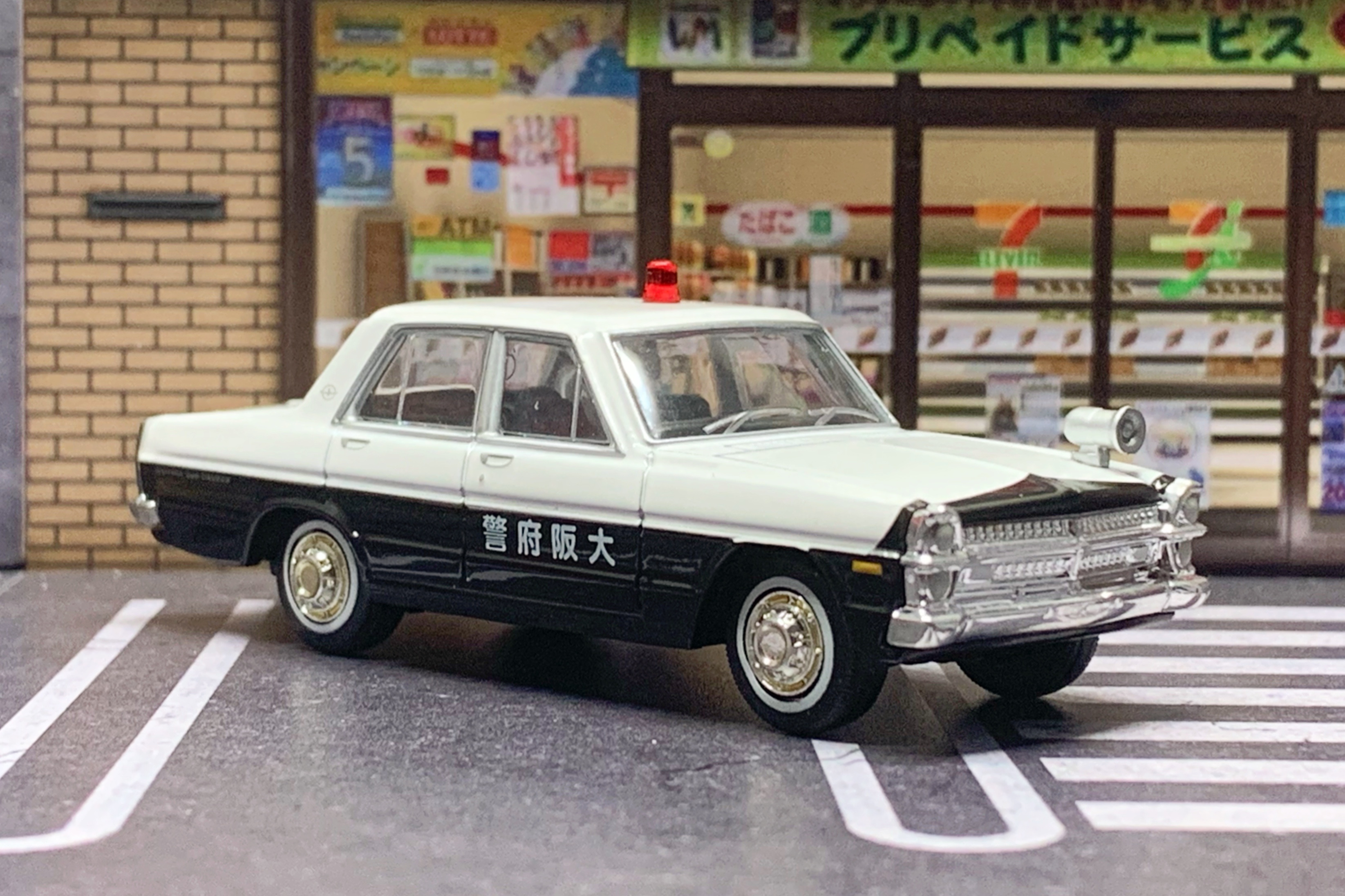 tlv-48a——日产荣光gloria大阪府警车