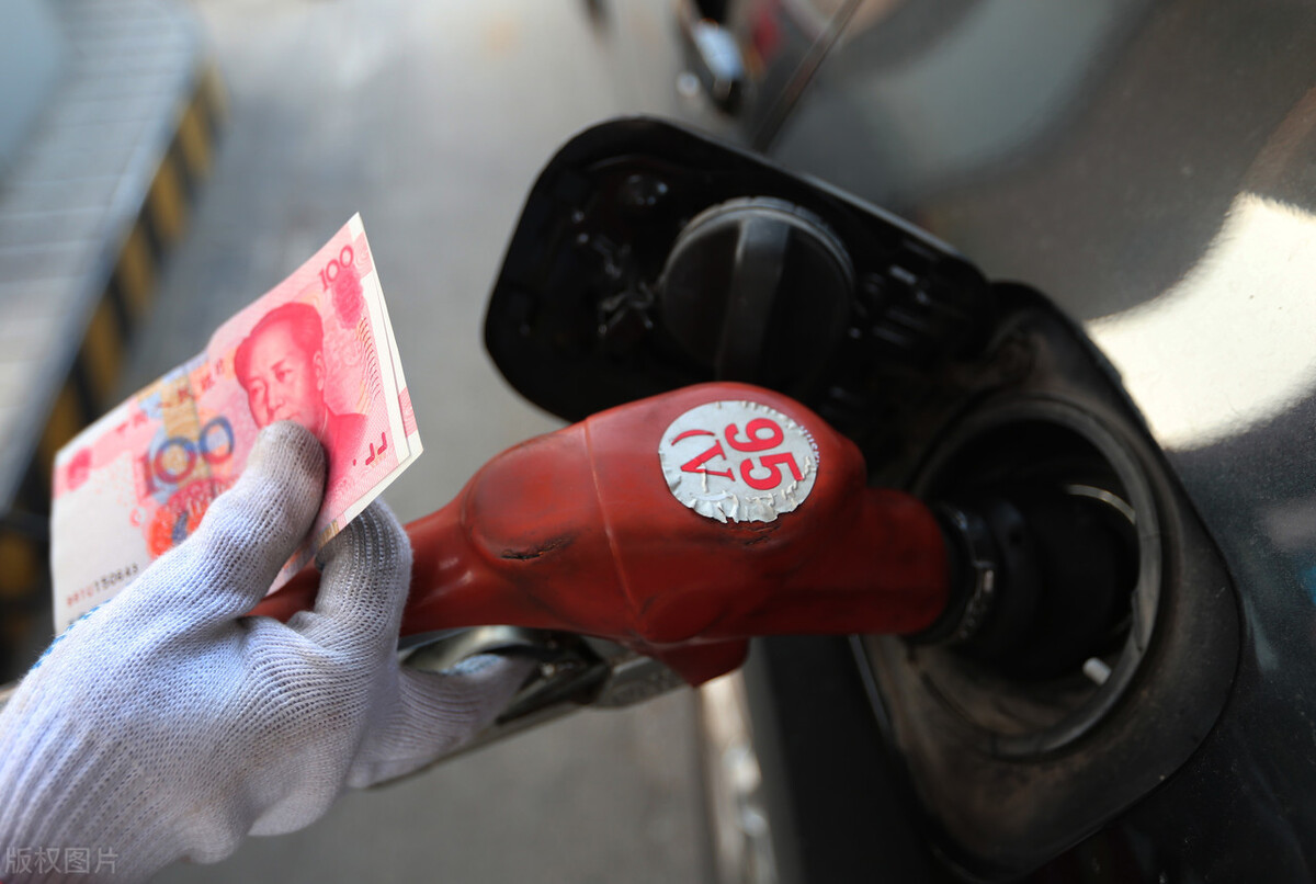 油价要跌了！油价最新消息：今天1月9日，汽油预计下调240元/吨