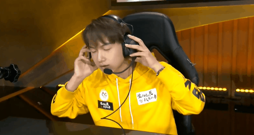 fly王者回归打脸教练,qg碾压we晋级在望