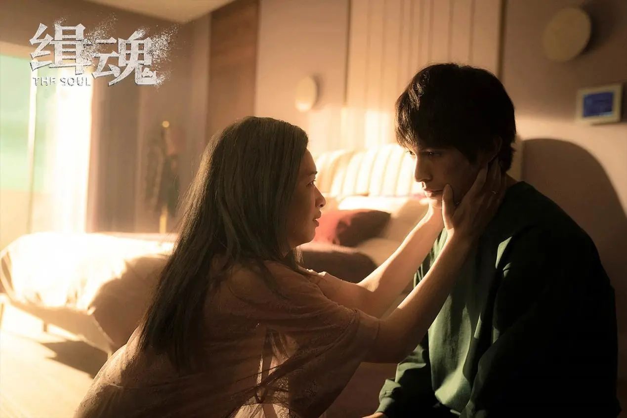 《缉魂》最令人惊喜的无疑是远超及格线的剧情,剧本在江波原著小说