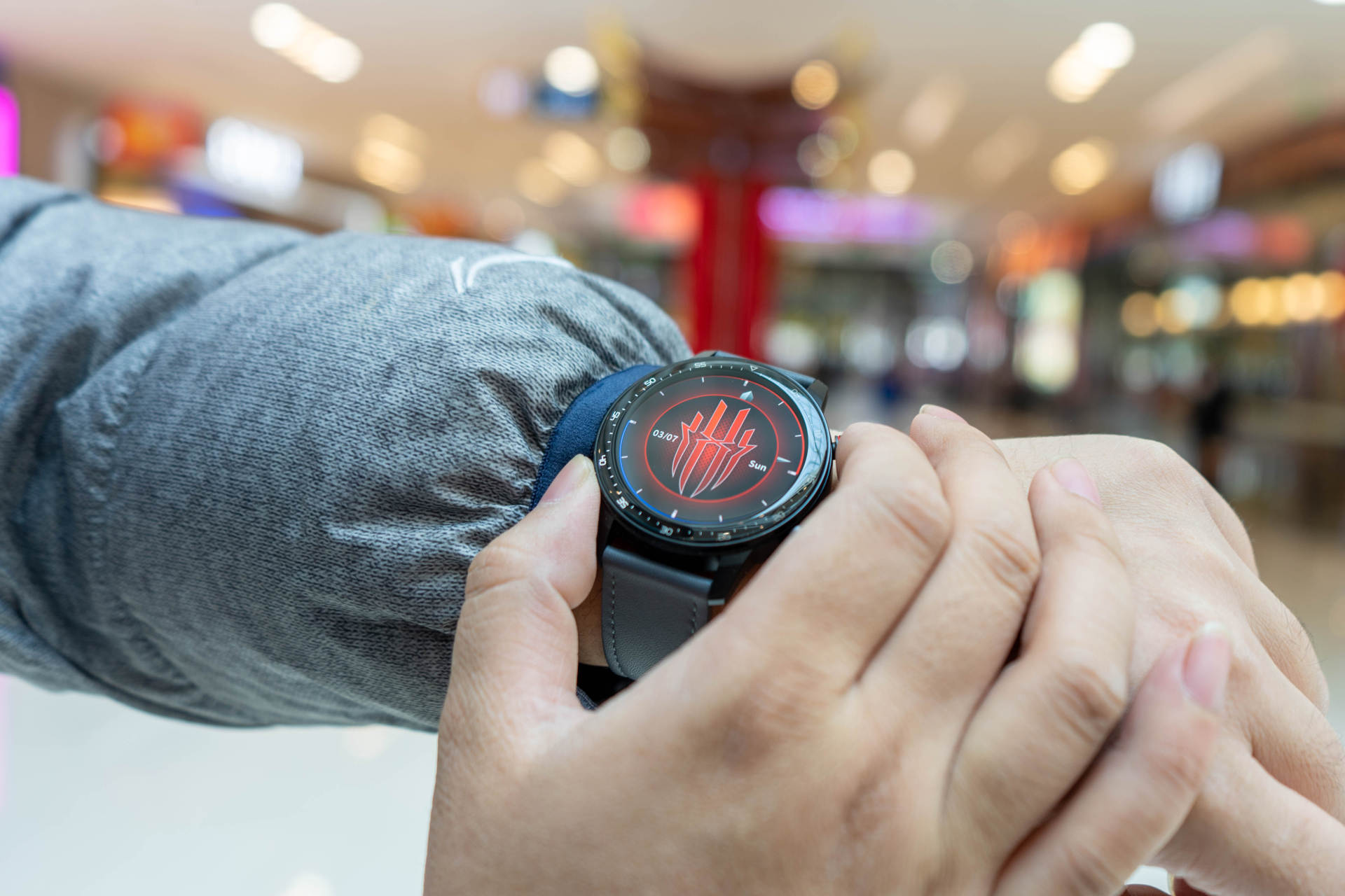 有颜又有料,无感佩戴,努比亚红魔手表给你更舒适的体验