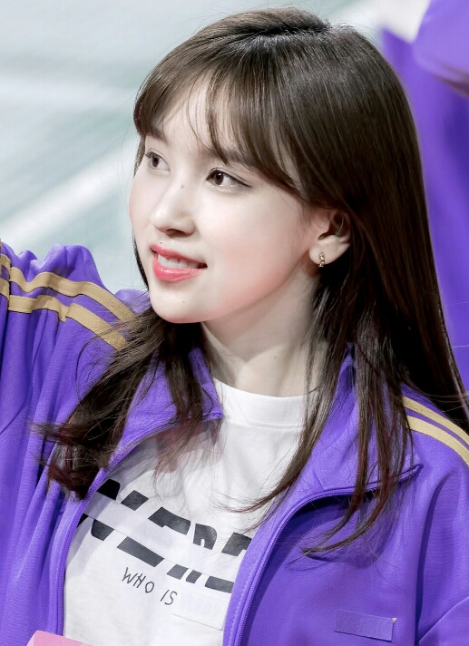 优雅黑天鹅――名井南