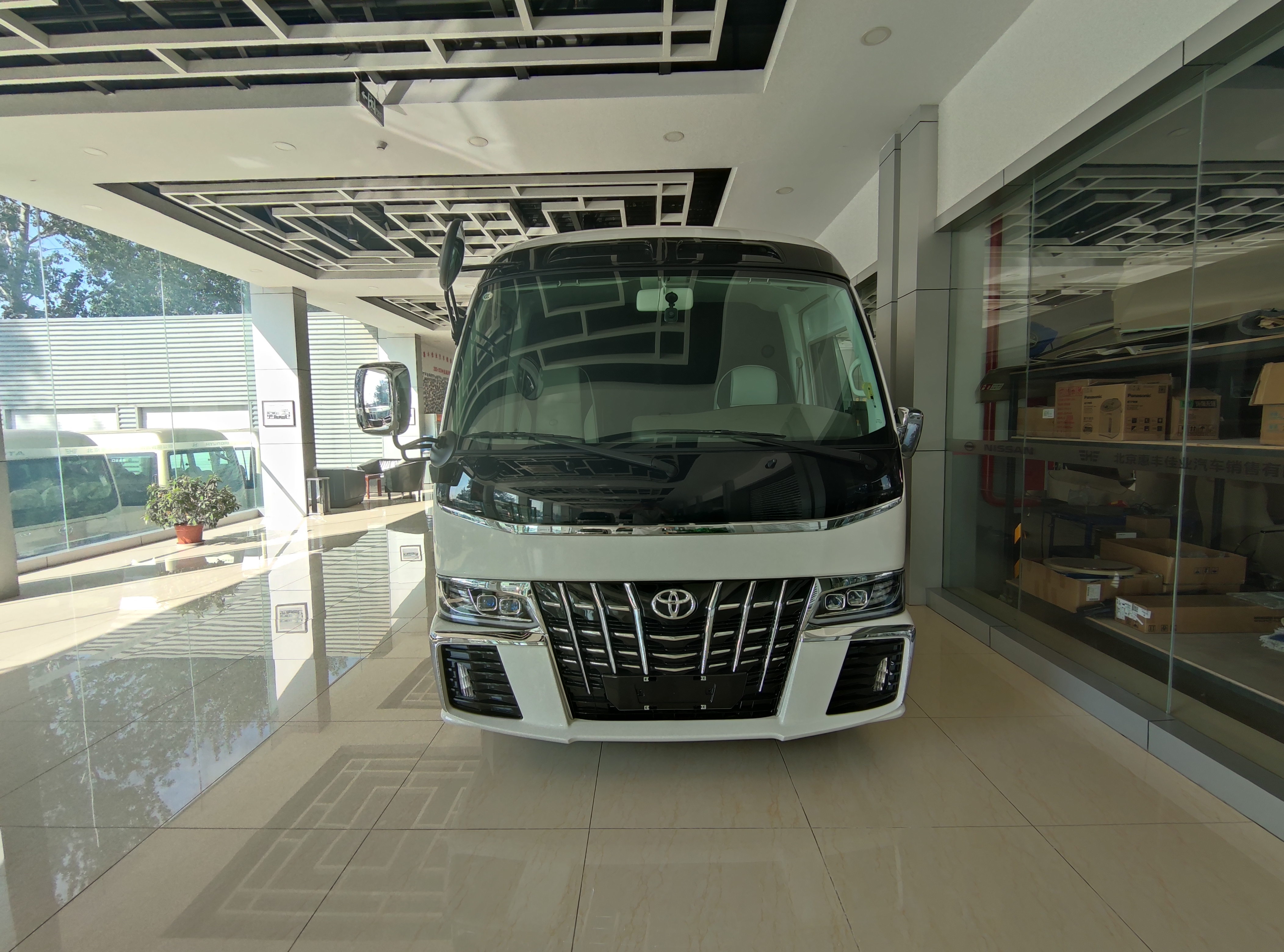 丰田考斯特7座商务接待车深度车评