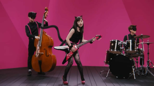 桥本环奈黑猫主题广告片:猫耳,颈圈,黑丝齐上身!