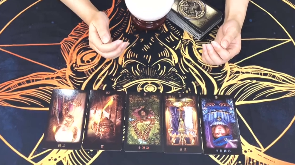 灵眸塔罗:双鱼座2020年8月感情运势占卜,暗自伤心,默默哭泣