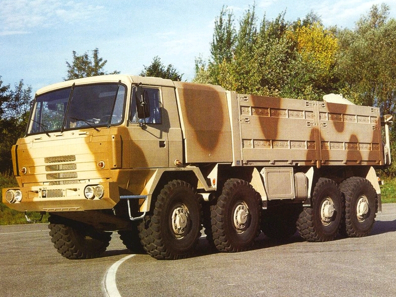 8x8重型越野卡车图片