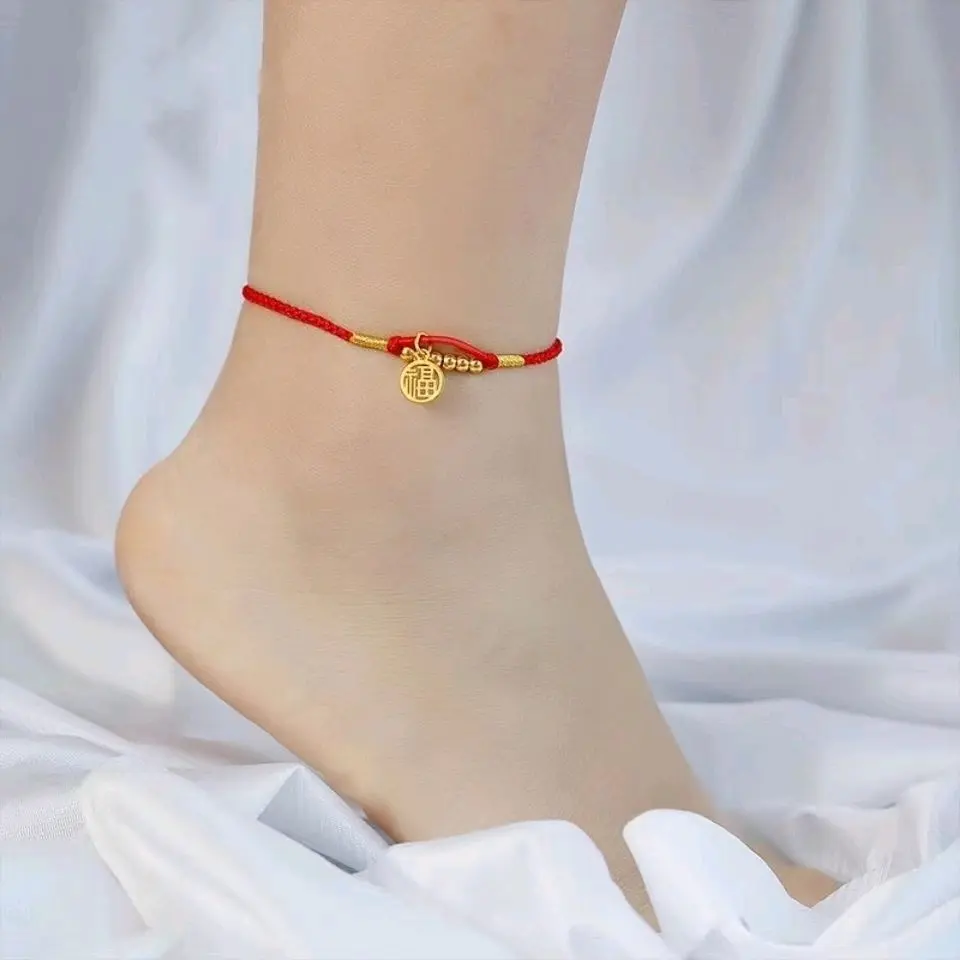 戴脚链还可以替自己招来好运,戴左脚防小人,戴右脚招财.