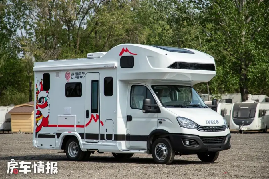 老牌房车厂的全新力作 大水大电大空间 一家四口旅行住着挺舒服 哔哩哔哩