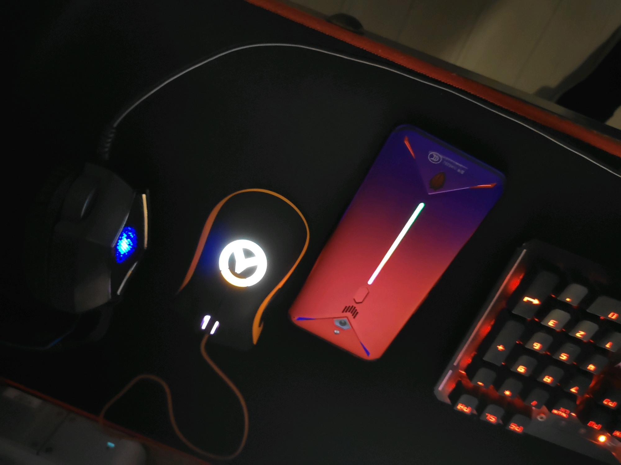 红魔3与黑鲨2对比 没可比性 互相牵制 互相弥补