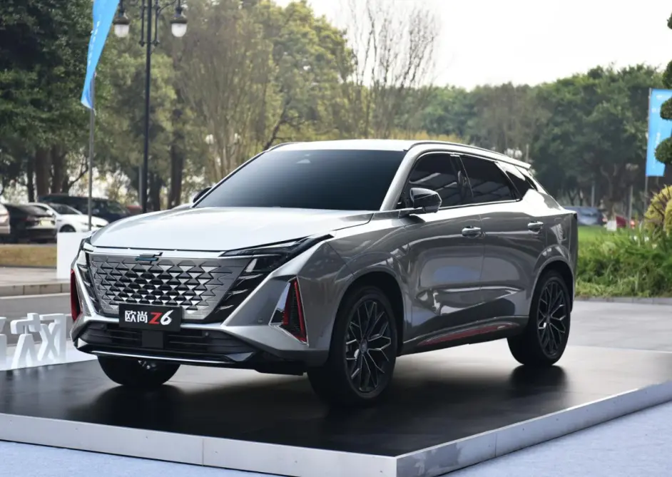 蓝鲸2.0t配爱信8at,轴距近2.8米卷到12万多,还盯着宋plus? - 哔哩哔哩