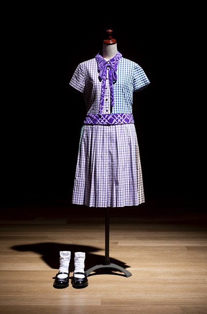 「ぐるぐるカーテン」打歌服 (c)乃木坂46llc