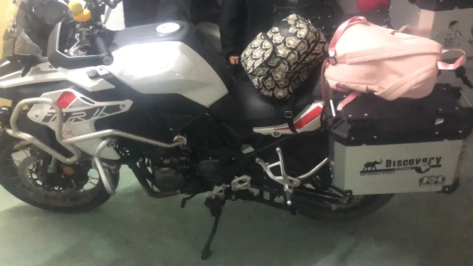 摩托车出租遇上骗子 惊魂12小时 哔哩哔哩