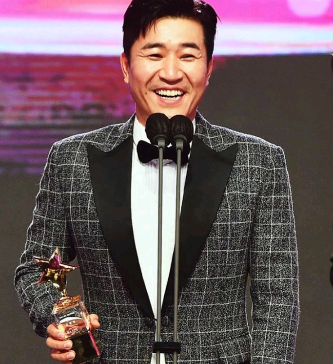 韩讯 《两天一夜》金钟民确诊新冠...继文世允之后确诊!节目组告急! 哔哩哔哩