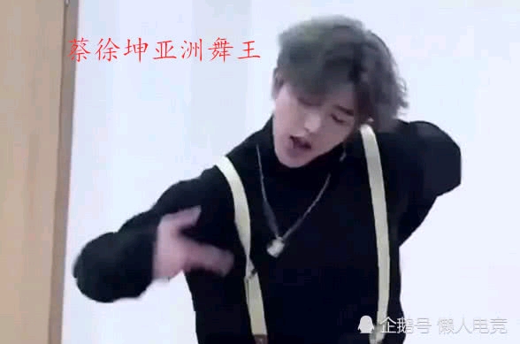 Faker忍不住想看蔡徐坤跳舞,看完视频后,李哥的评价很真实