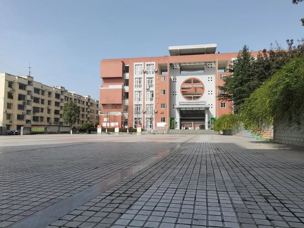 三台一中开展校园爱国卫生运动