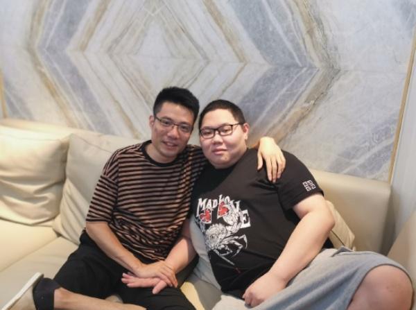 回手就掏起来了大司马上海约见ppd晒出亲密合照