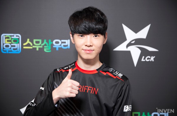 韩国《英雄联盟》lck 职业联赛今天(27日)是第二周的最后一个比赛日