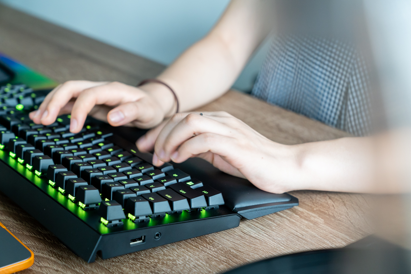 雷蛇黑寡妇蜘蛛精英版机械键盘评测:集大成者