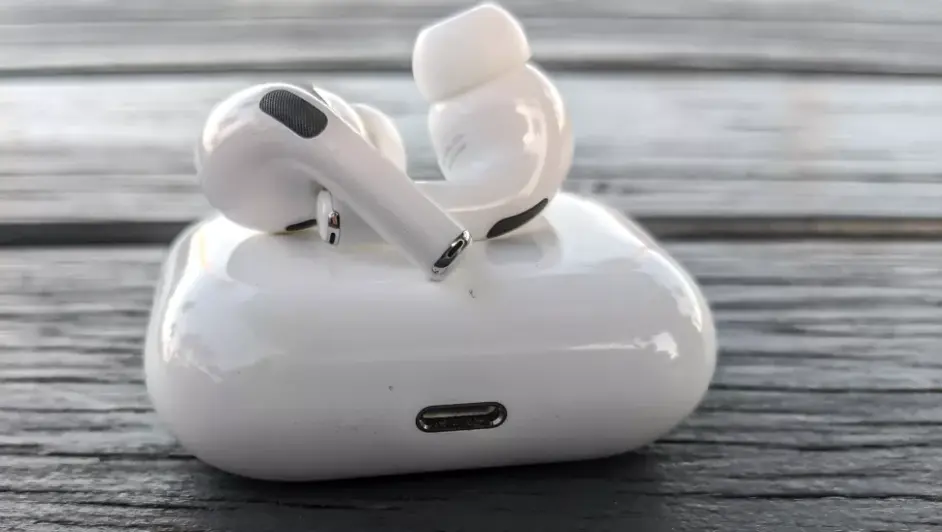 苹果AirPods3耳机信息大曝光，外观酷似AirPods Pro - 哔哩哔哩