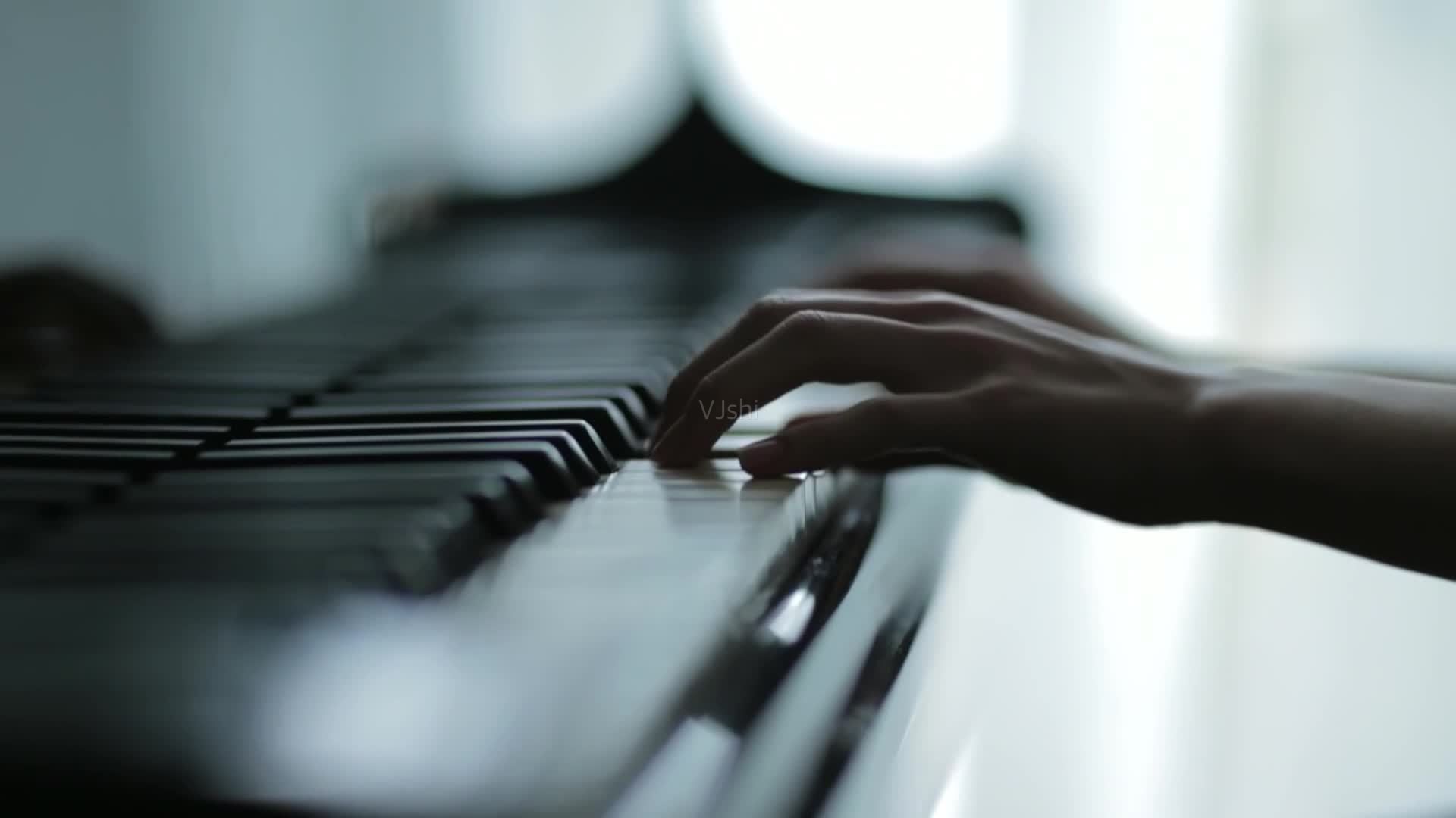 【练琴必备】学钢琴手型坐姿提示图，手贴在钢琴上... - 知乎