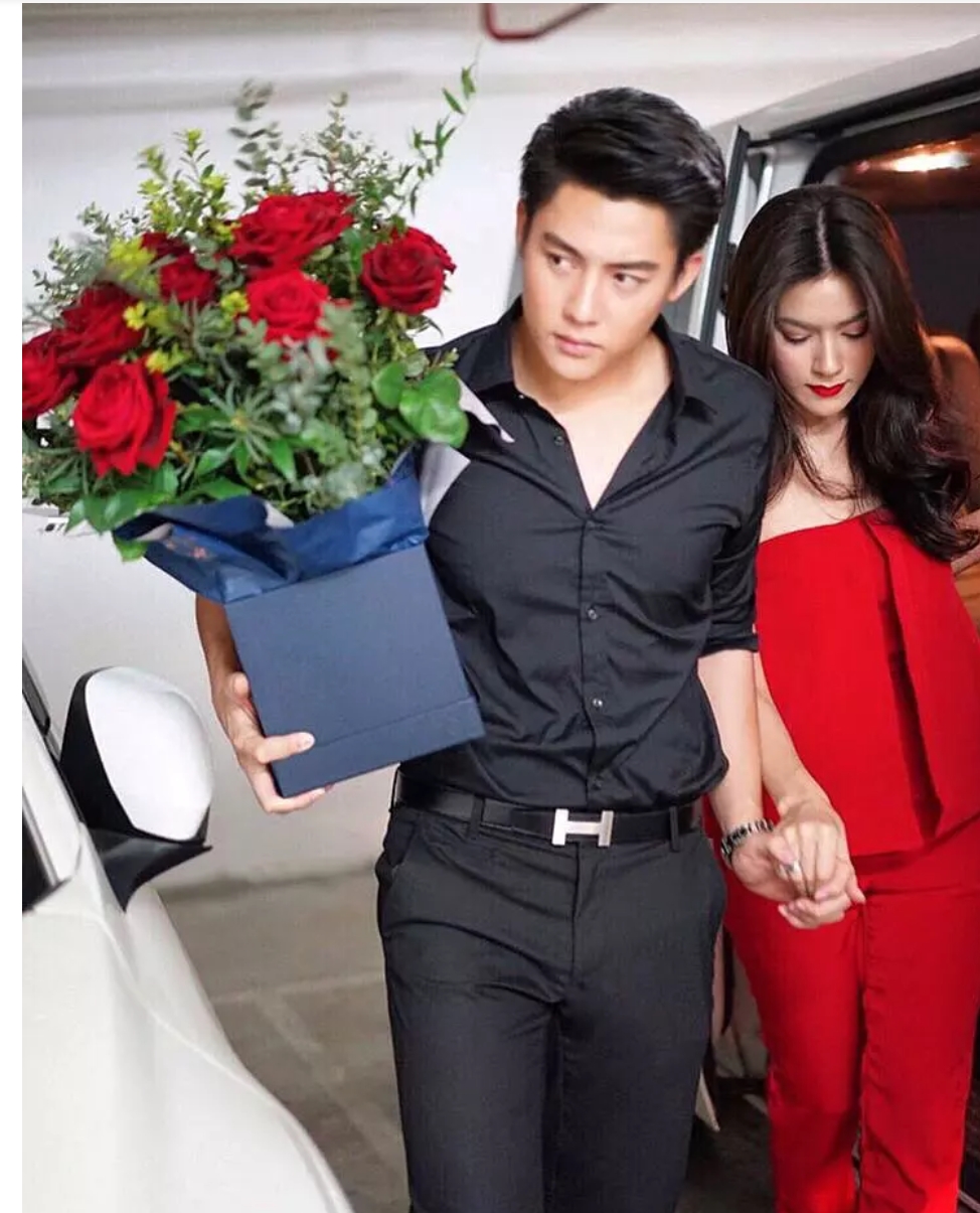 白富美为了奖学金假扮成女佣，绕了一大圈与高富帅有情人终成眷属的故事!