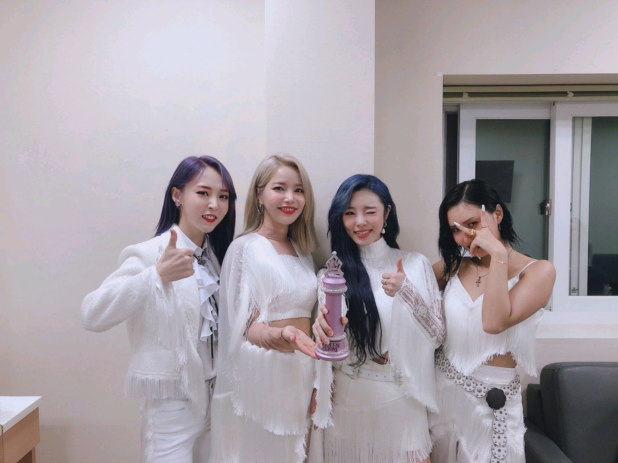 mamamoo演绎五彩斑斓的黑 四人四色个性全诠释新概念