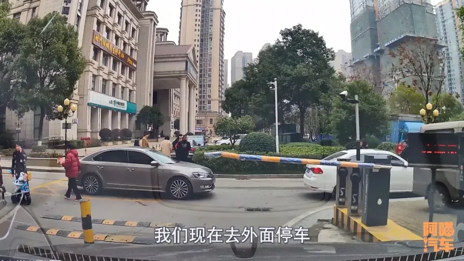 为何高速不直接识别车牌付款 而用落后的etc收费 原来都是套路 哔哩哔哩