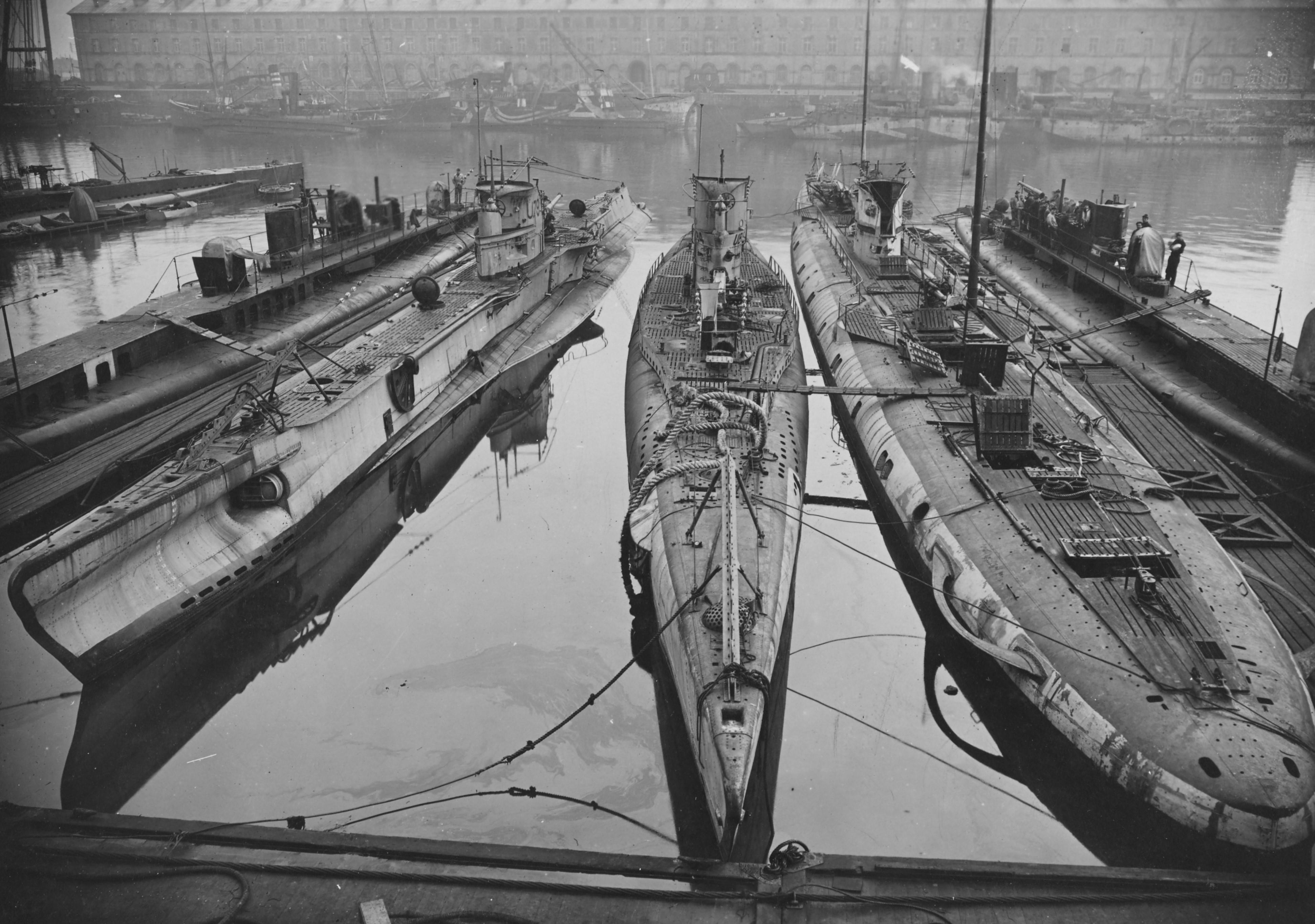 1920年,在瑟堡港投降的德国潜艇u-79,ub-94和u-105