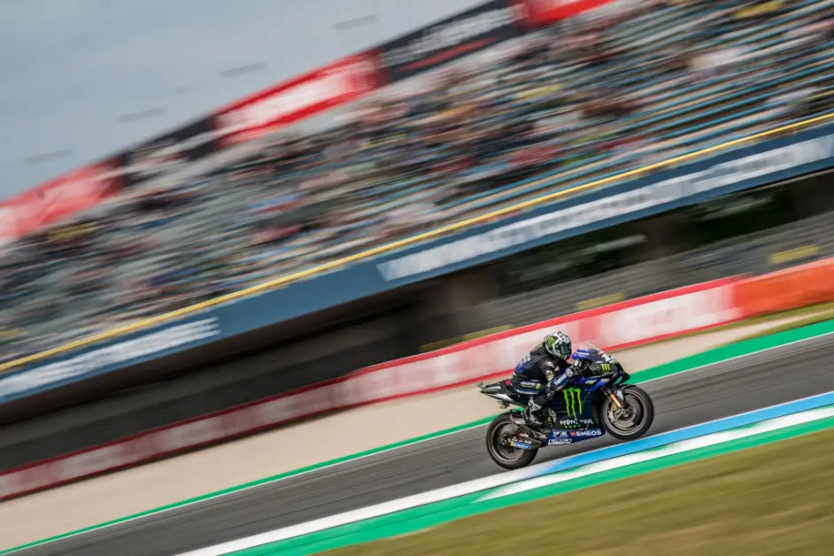 Motogp荷兰站周六 雅马哈一骑绝尘维纳里斯破纪录成绩夺杆 哔哩哔哩